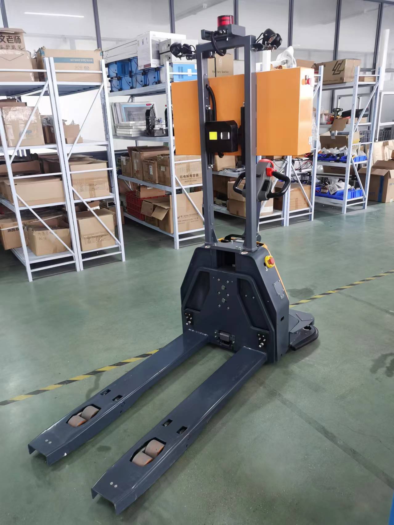 负载1.5吨地牛式AGV叉车     型号   TRF-1500